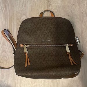 Michael Kors Rhea logo backpack slim.